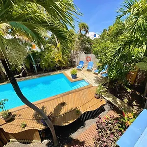 Vakantiehuis Ti Bwa Carbet Cosy Semi-exterieur Avec Toit Terrasse, Sainte-Anne (Grande-Terre)